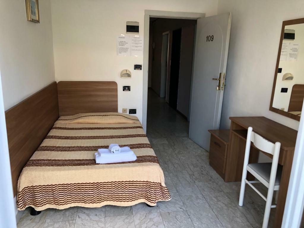 רימיני Hotel Villa Elisa מראה חיצוני תמונה